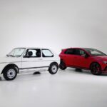 Golf GTI de 1976 blanche et Golf GTI de 2026 rouge