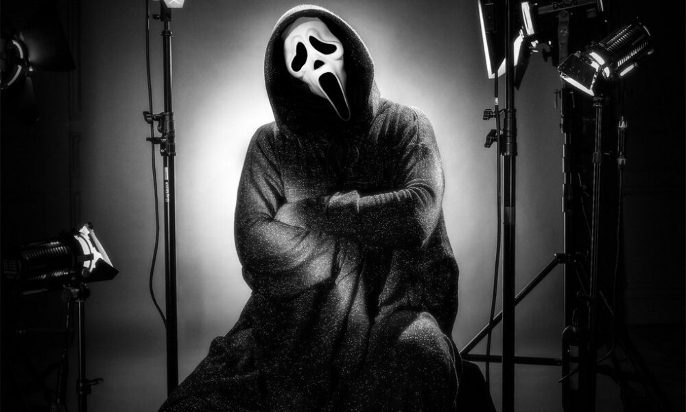 Ghostface photographié par le studio parisien Harcourt en février 2026