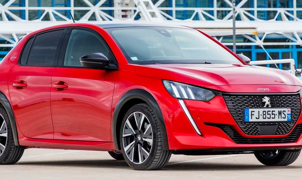 Voiture Peugeot 208 rouge modèle 2020