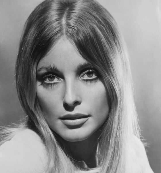 Photo en noir et blanc de l'actrice américaine Sharon Tate, sur le tournage du film La Vallée des Poupées sorti en 1967