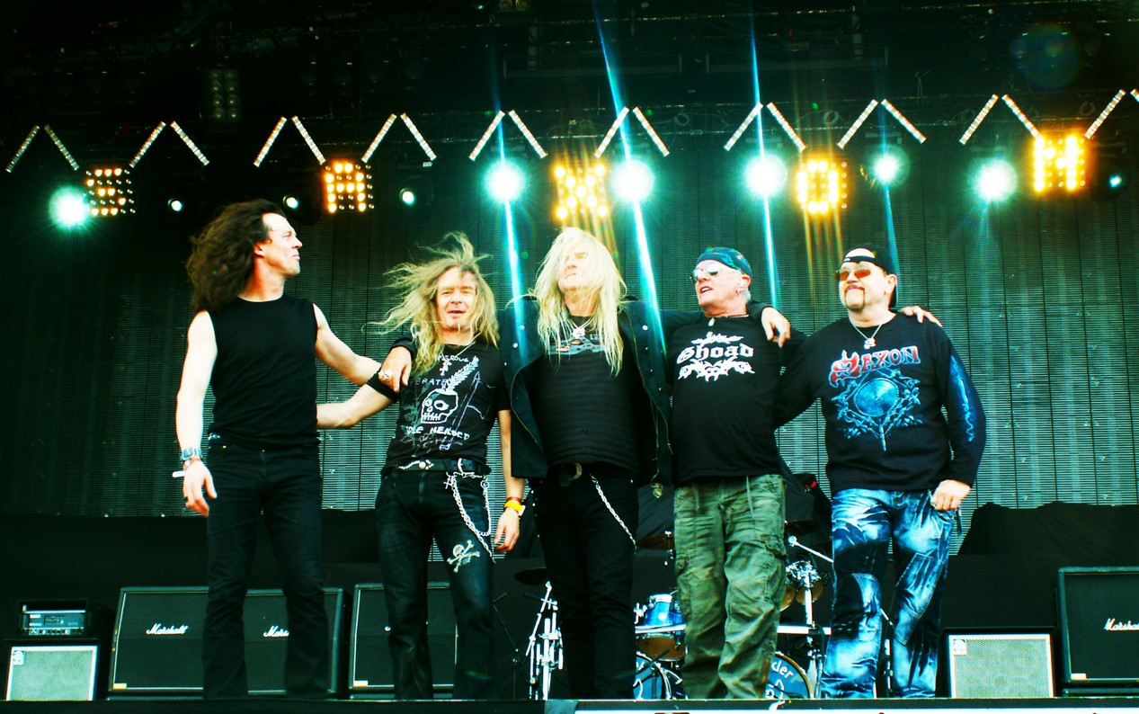 Le groupe anglais Saxon sur la scène du Hellfest en 2010