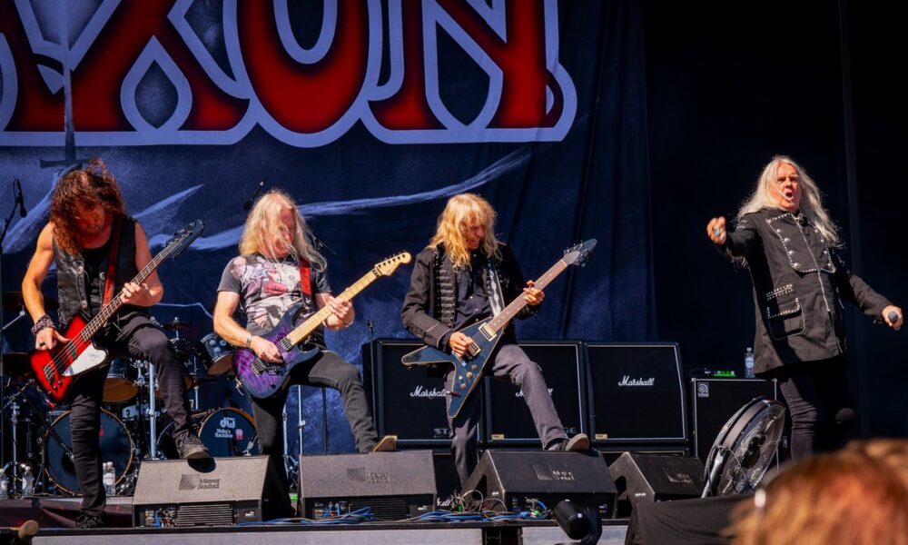 Le groupe anglais de hard rock Saxon sur scène à Oslo en 2024