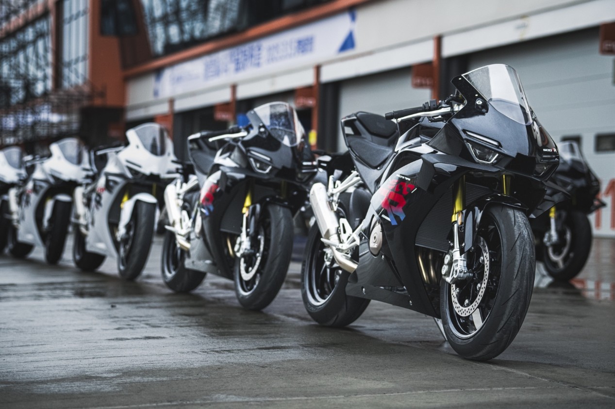 Nouvelle moto ZXMOTO 500 RR modèle 2026 couleur noire.