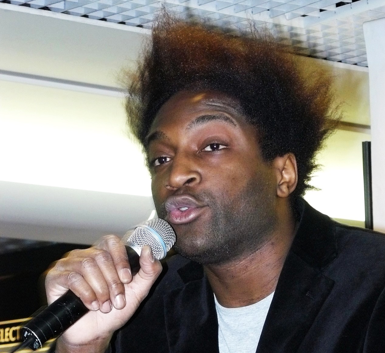 Le chanteur de rap français Kamini en 2010 à la FNAC d'Amiens