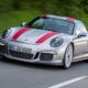 Porsche 911 R modèle 2017 grise avec des bandes rouges