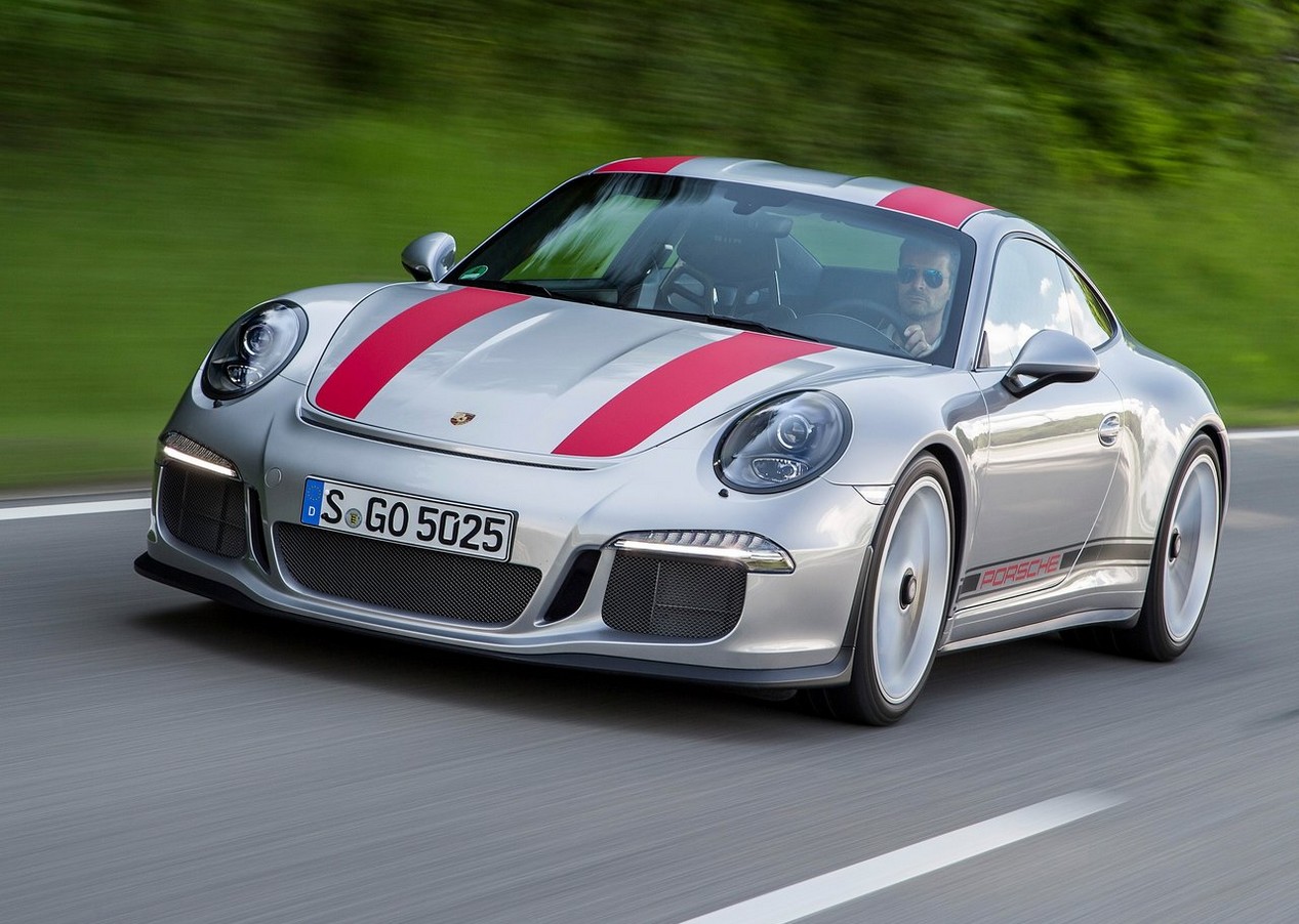 Porsche 911 R modèle 2017 grise avec des bandes rouges