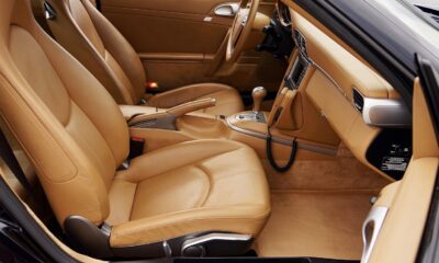 Habitacle auto avec tapis de voiture