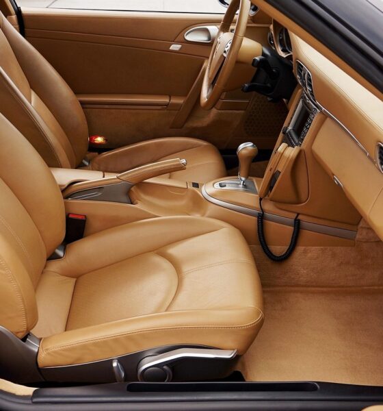 Habitacle auto avec tapis de voiture