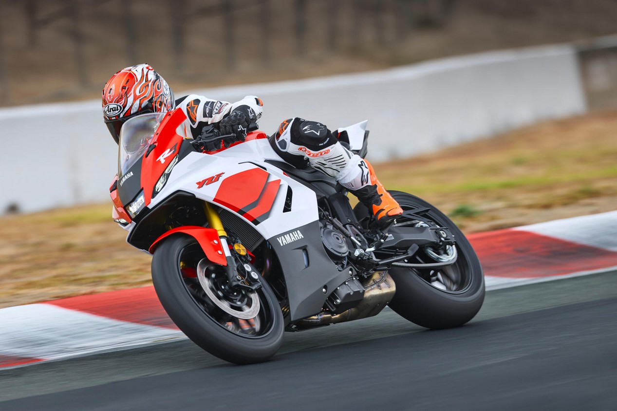 Nouvelle moto Yamaha R7 modèle 2026