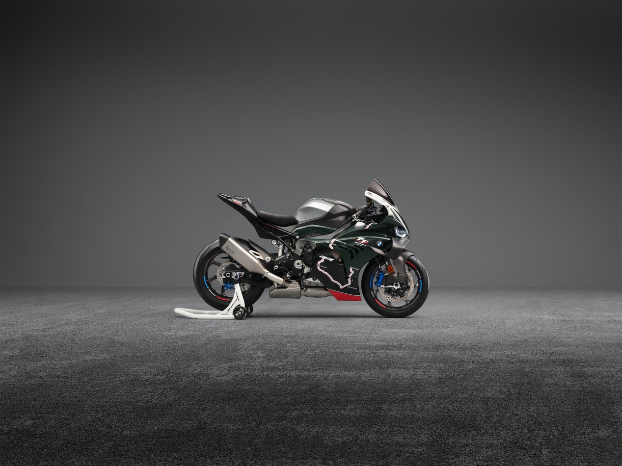 bmw m 1000 rr 4