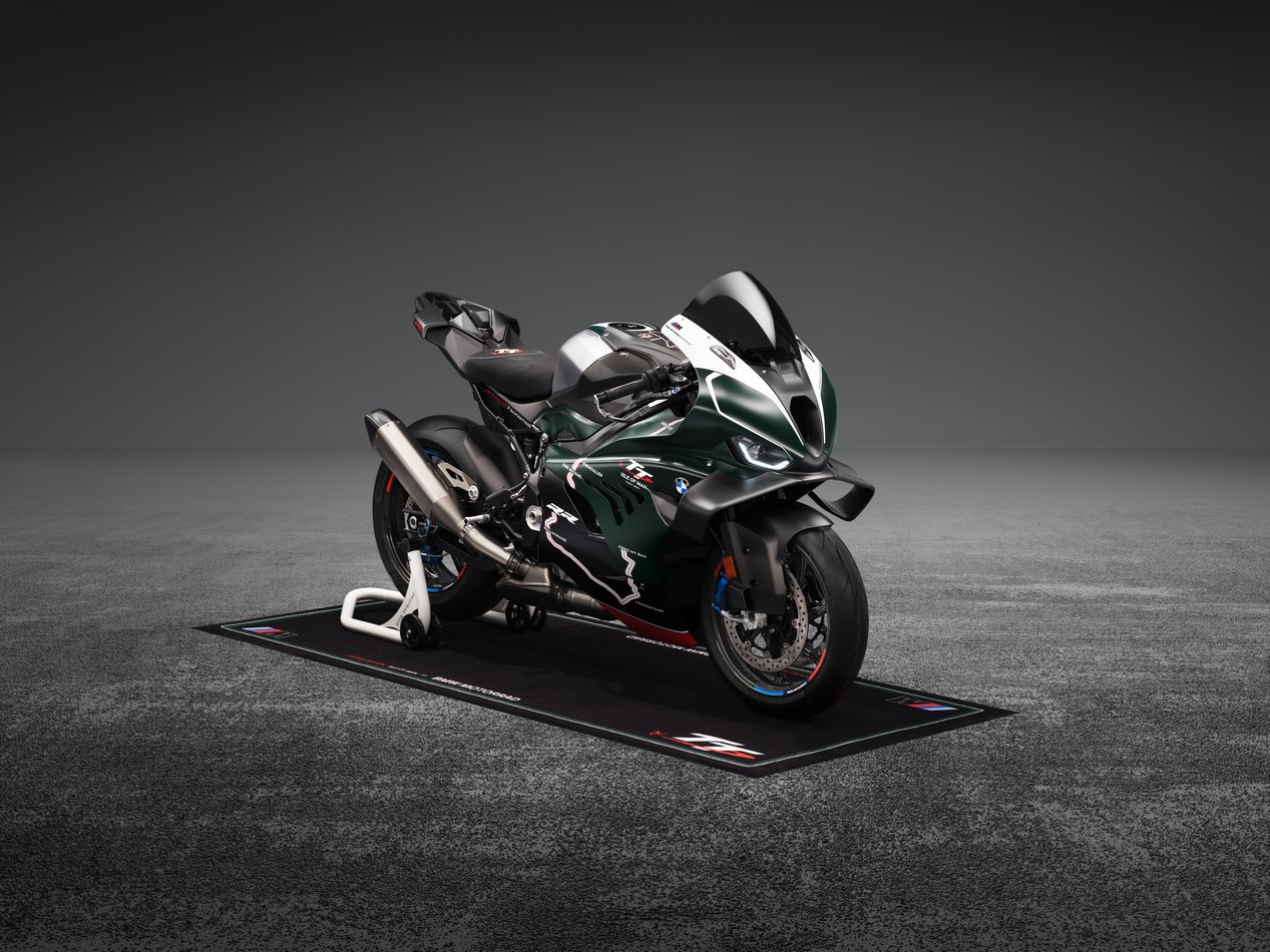 bmw m 1000 rr 8