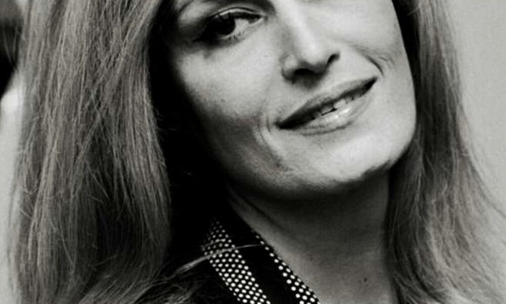 Photo en noir et blanc de la chanteuse Dalida prise le 1er avril 1974