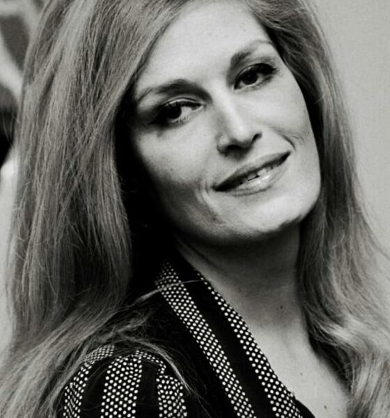 Photo en noir et blanc de la chanteuse Dalida prise le 1er avril 1974