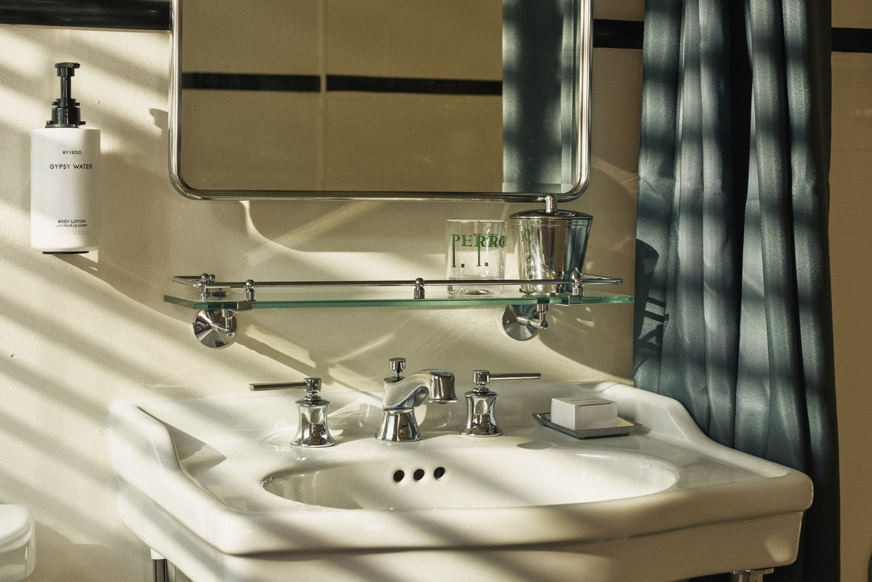 perroquet motel 25