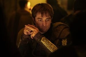 Robert Pattinson joue le rôle d'Antinoüs, le principal antagoniste