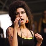 Photo en couleurs de la chanteuse Amy Winehouse en 2007