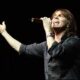Joey Tempest le chanteur du groupe de rock suédois Europe sur scène