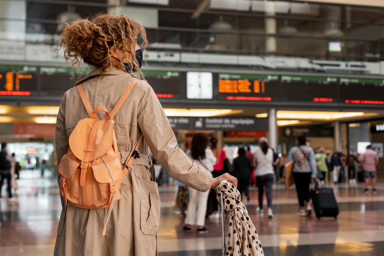 Photo de voyageuse dans un aéroport