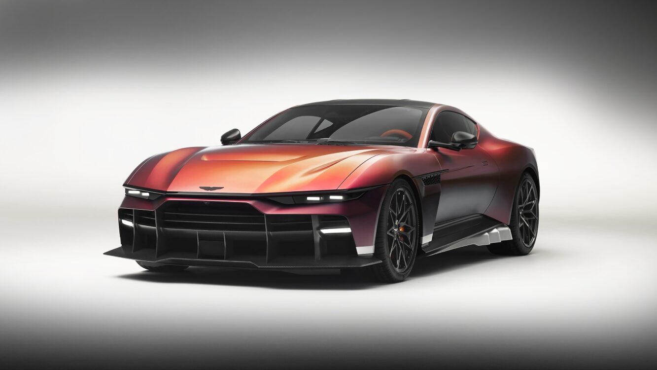 Aston Martin Valen avant 3/4