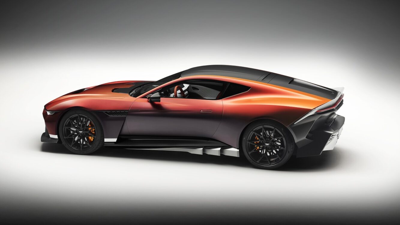 Aston Martin Valen côté