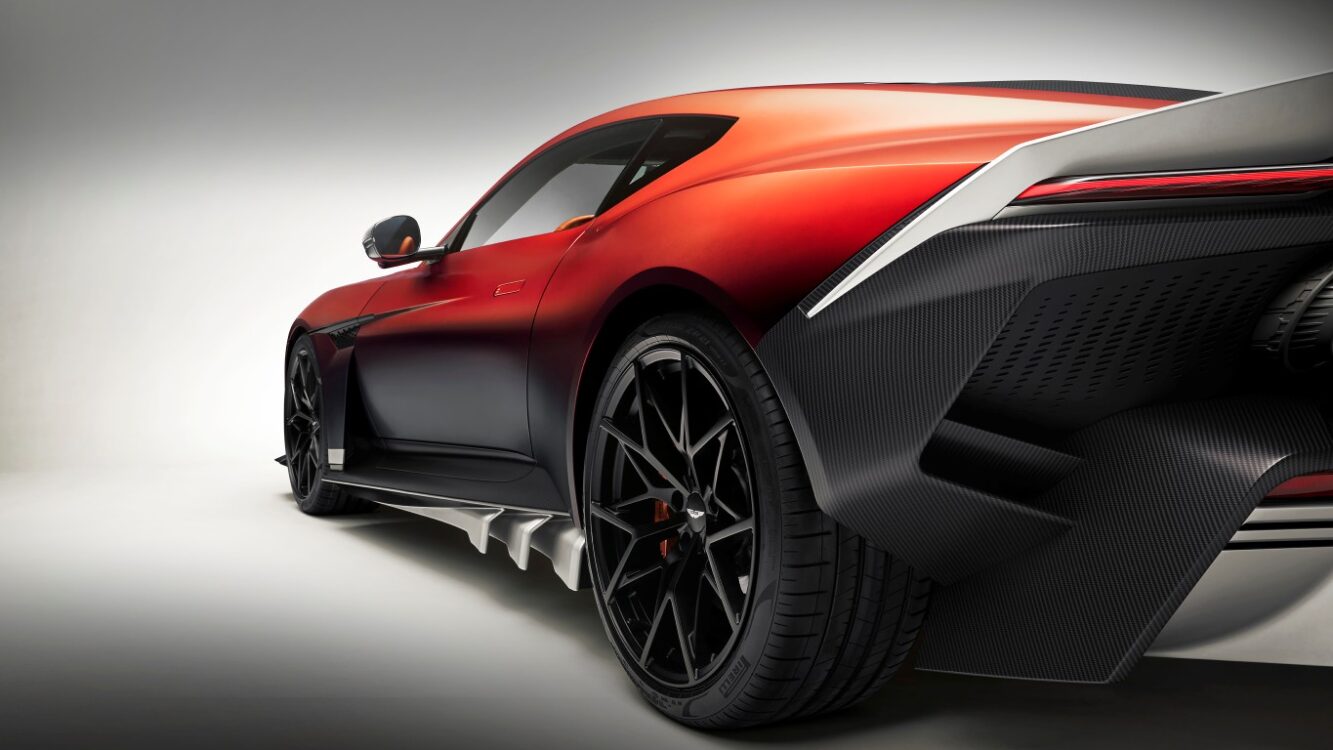 Aston Martin Valen 3/4 arriere