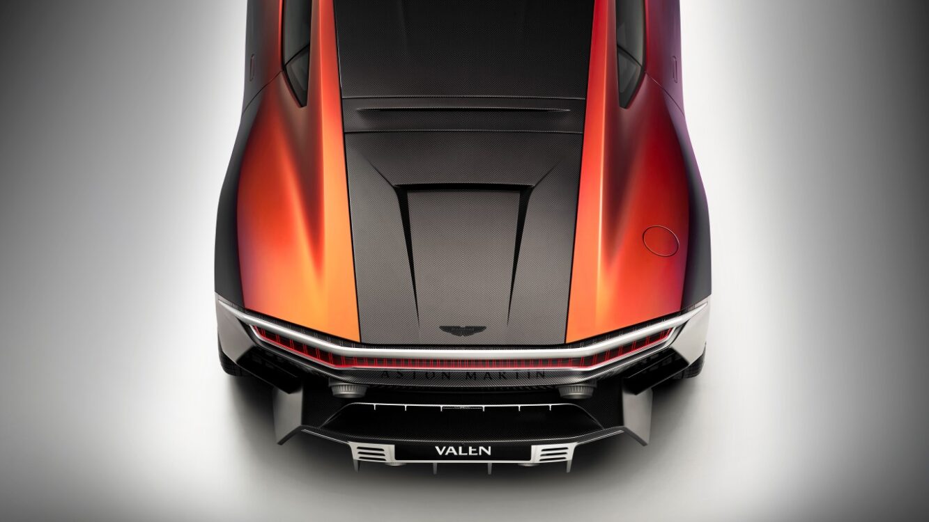 Aston Martin Valen dessus