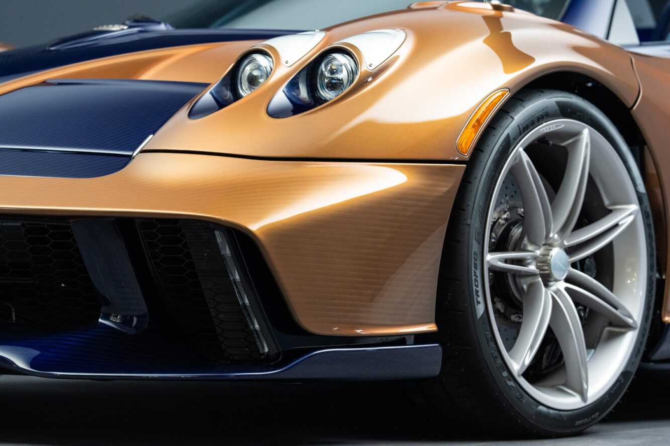 Pagani-Huayra-70-Derecho-008
