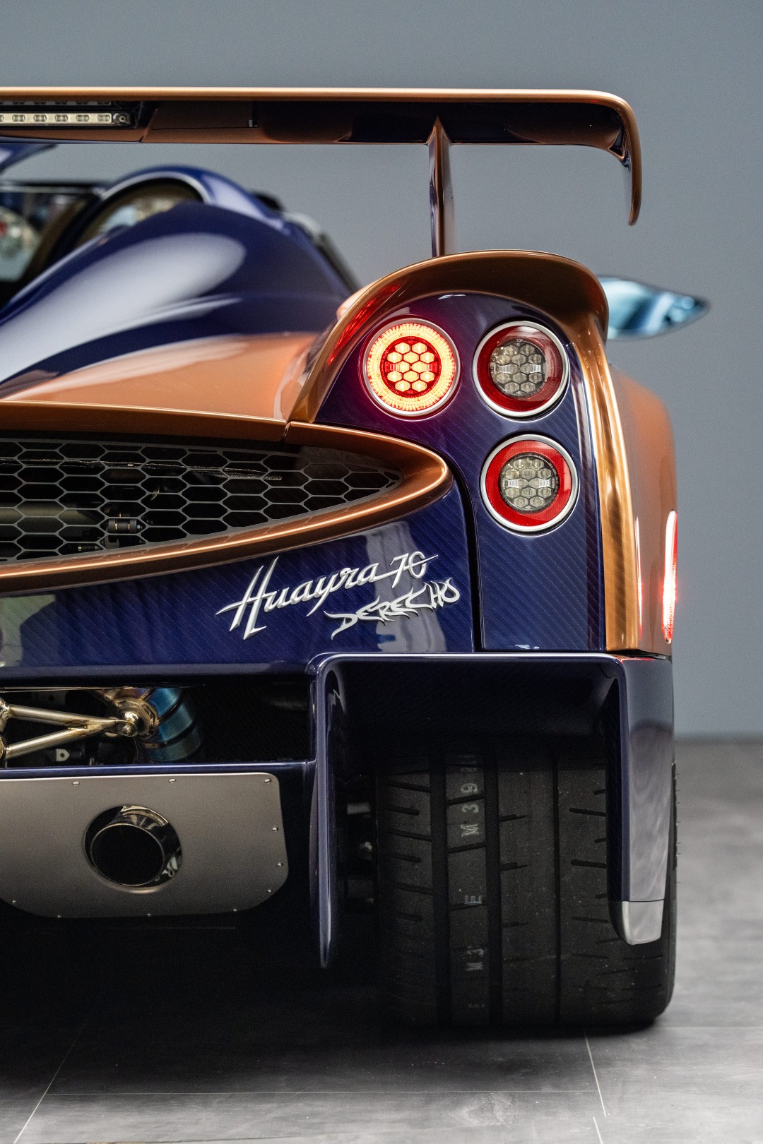 Pagani-Huayra-70-Derecho-008
