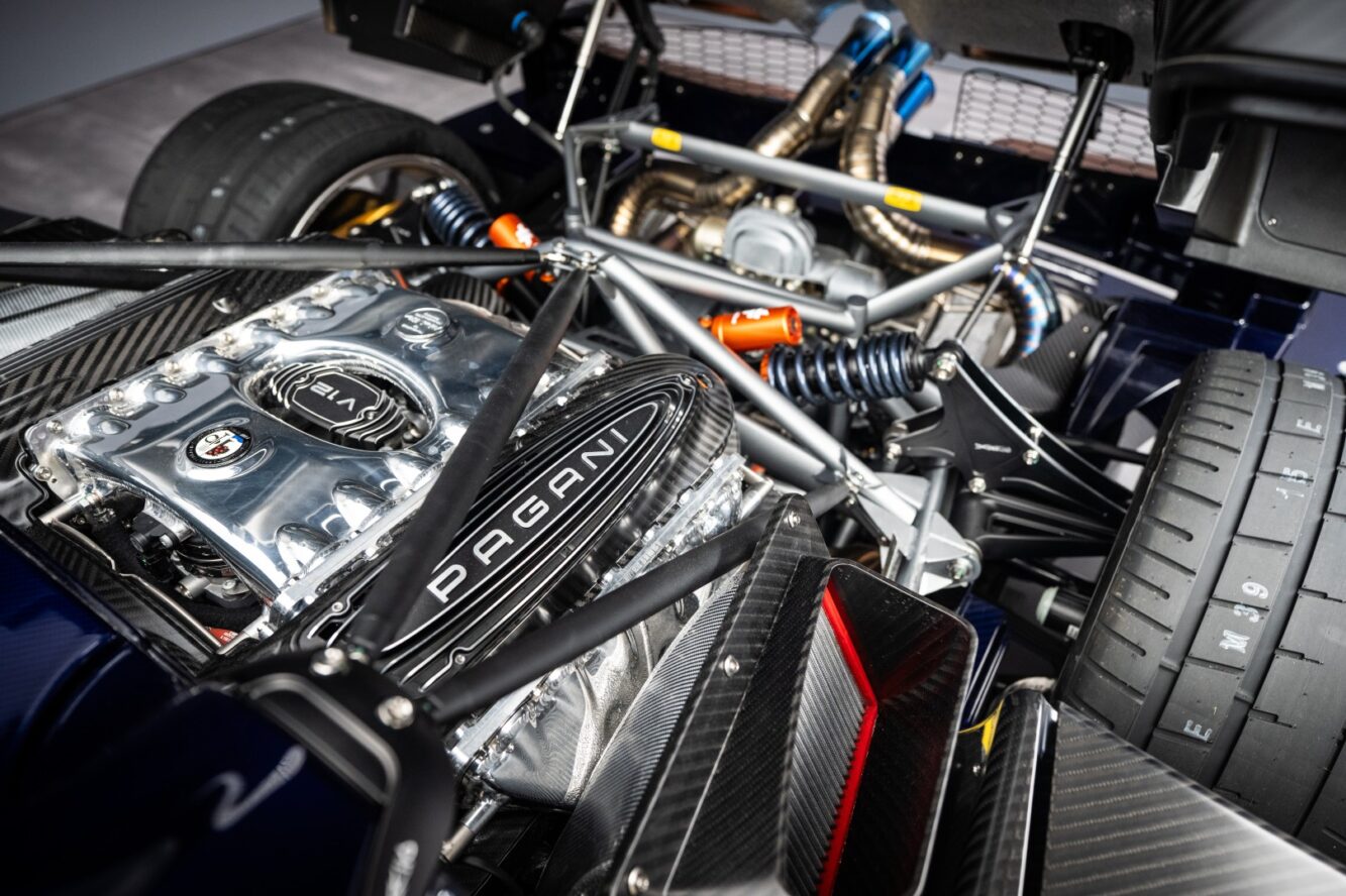 Pagani-Huayra-70-Derecho-008 Moteur