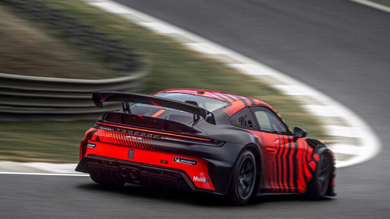 Porsche 911 GT4 R piste