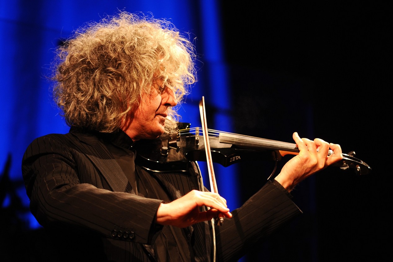 Le chanteur, compositeur, auteur et interprète italien Angelo Branduardi en concert à Trento