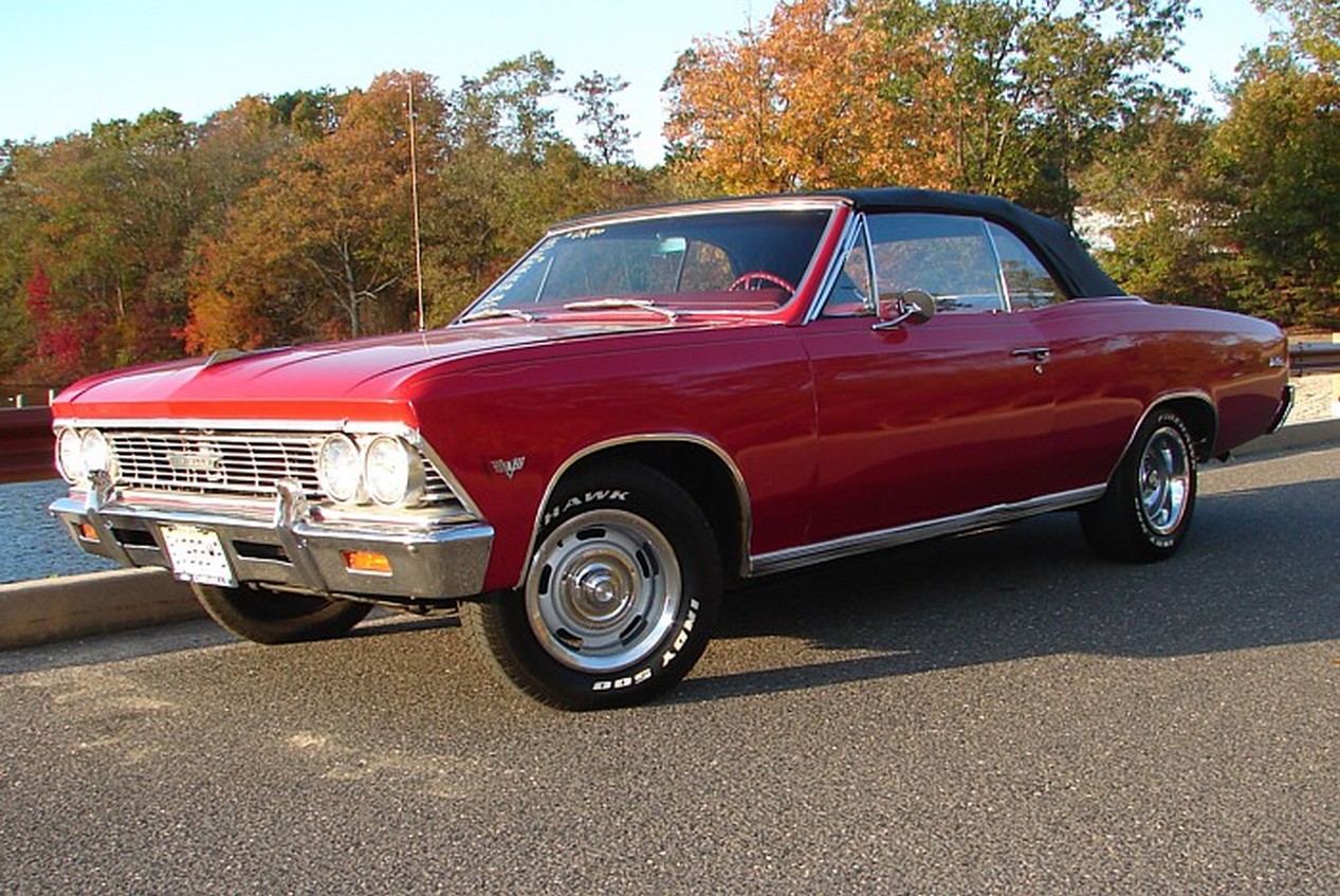 Chevrolet Malibu SS 396 de 1966 cabriolet, rouge avec capote noire