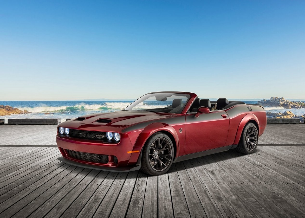 Dodge Challenger troisième génération version cabriolet, préparée par DROP TOP CUSTOMS couleur bordeaux métal