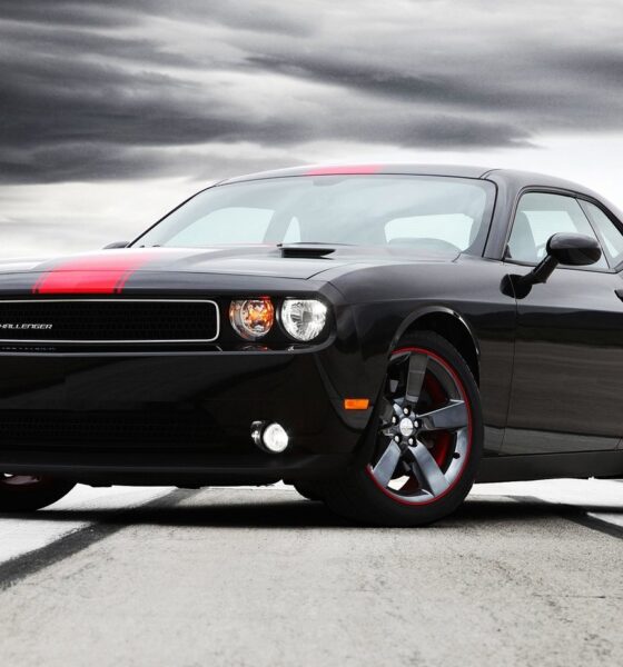 Dodge Challenger Rallye Redline de 2012 couleur noire et rouge
