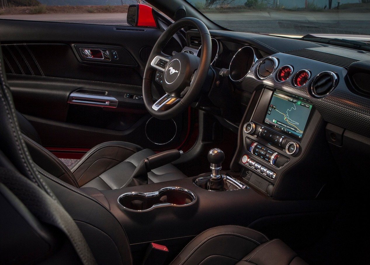 ford mustang version 6 2015 interieur