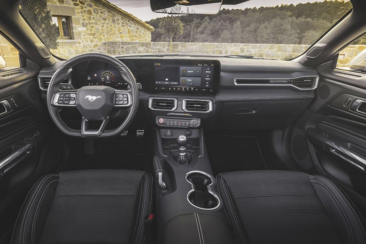 ford mustang version 7 2024 interieur