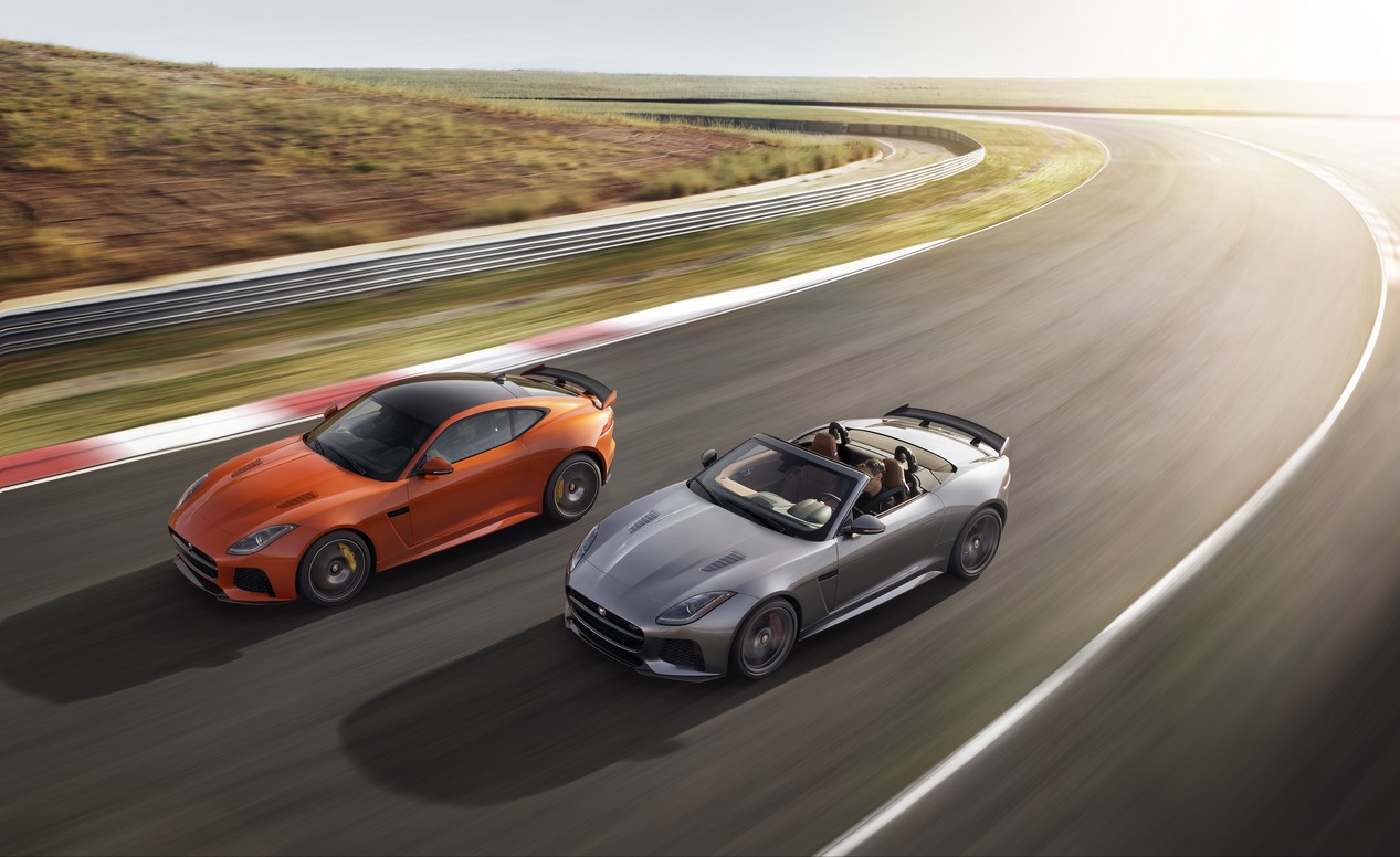 Jaguar F Type coupé et cabriolet sur circuit