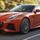 Jaguar F Type SVR orange en train de rouler
