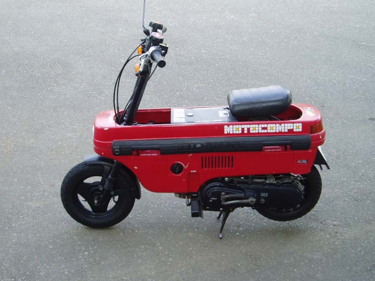 Scooter pliable MOTOCOMPO rouge des années 80