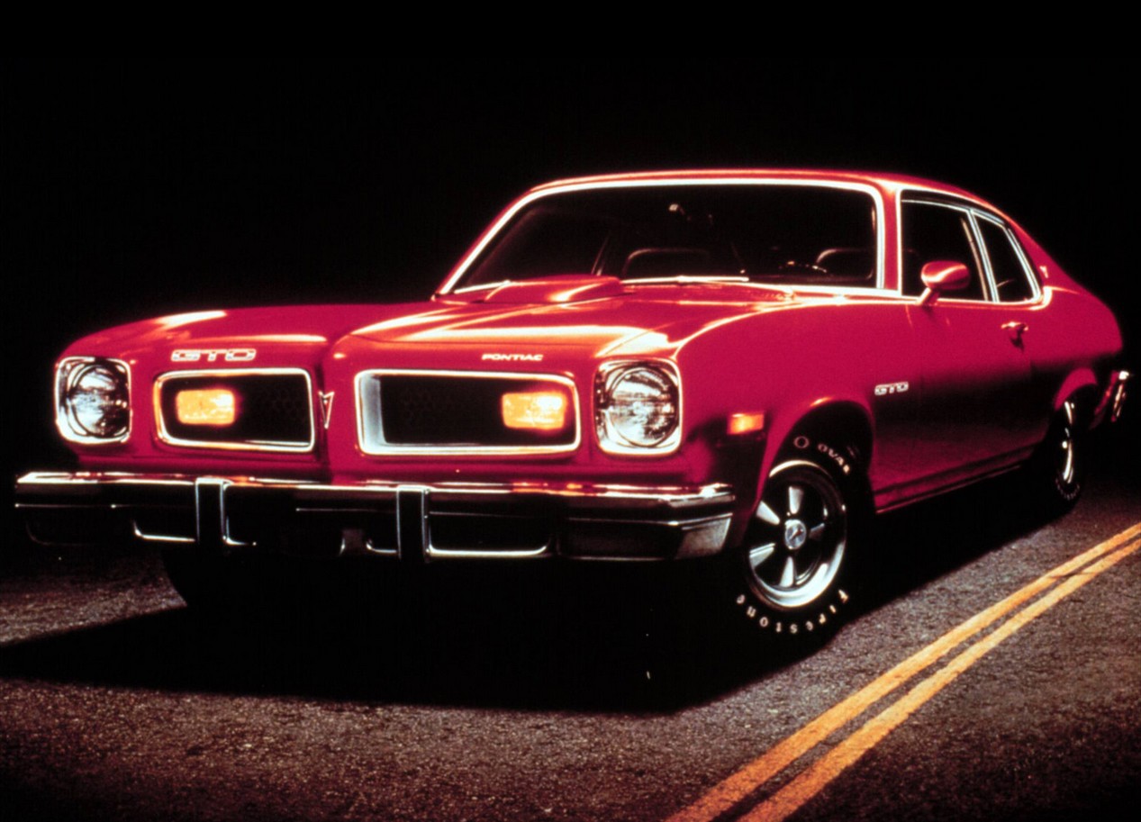 Pontiac GTO rouge de 1974
