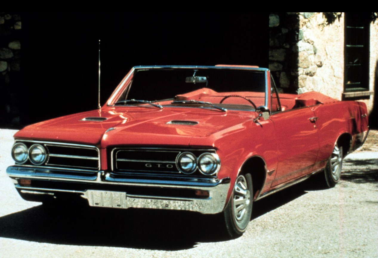 Pontiac GTO cabriolet rouge de 1964
