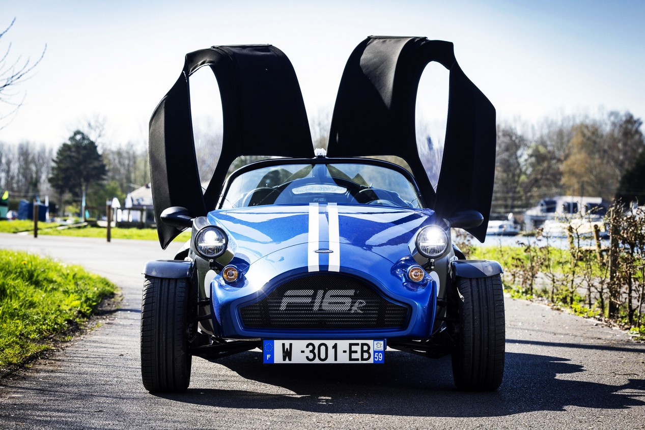 Nouvelle voiture SECMA F16 Rétro bleue modèle 2026