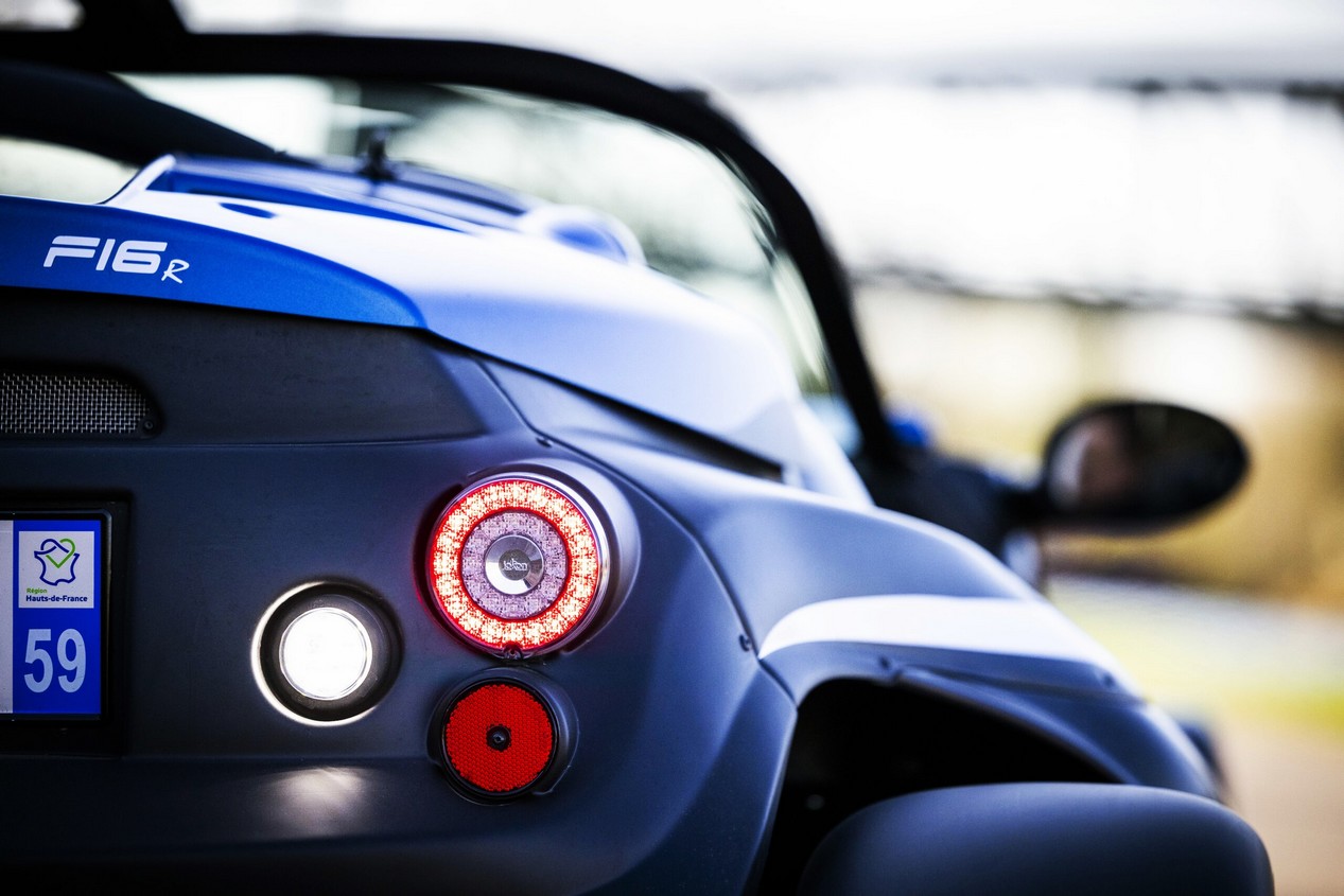 Nouvelle voiture SECMA F16 Rétro bleue modèle 2026