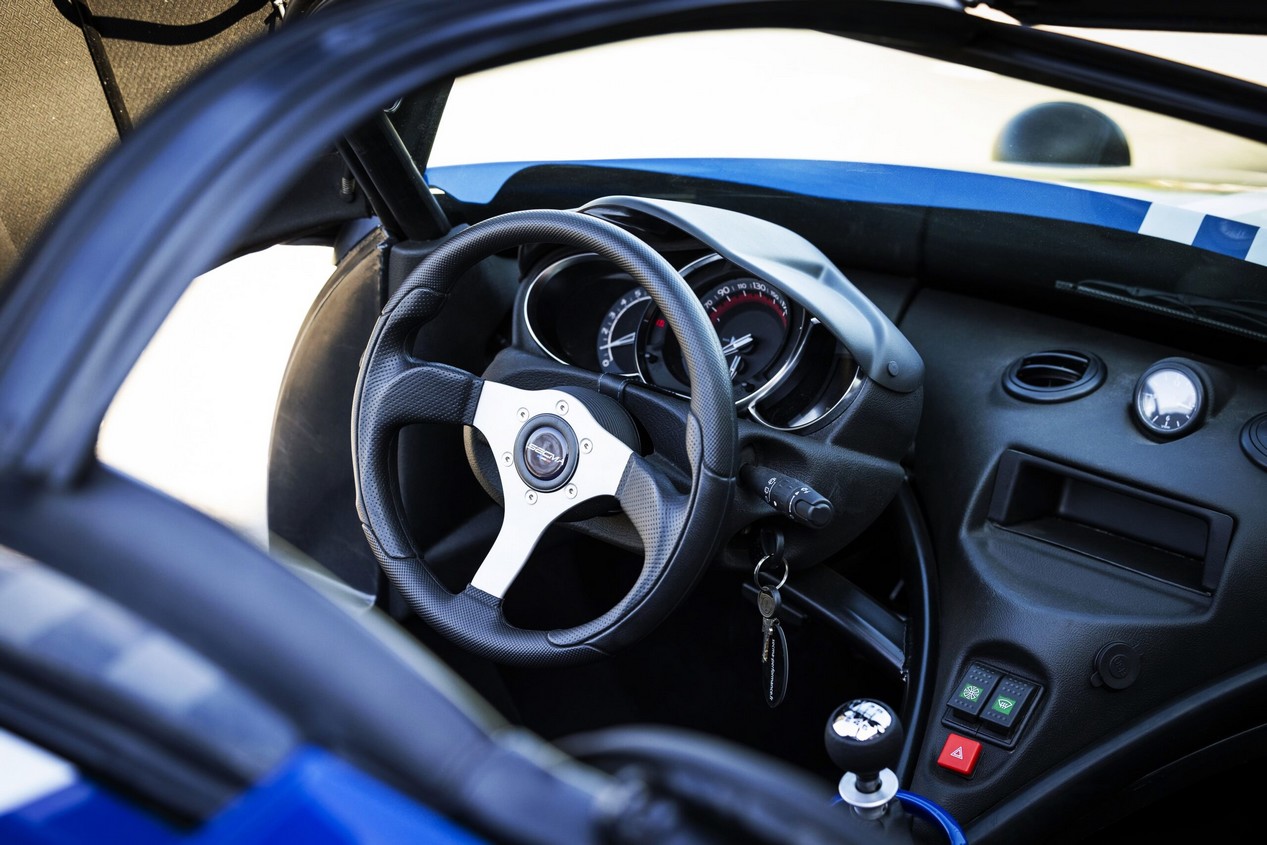 Nouvelle voiture SECMA F16 Rétro bleue modèle 2026