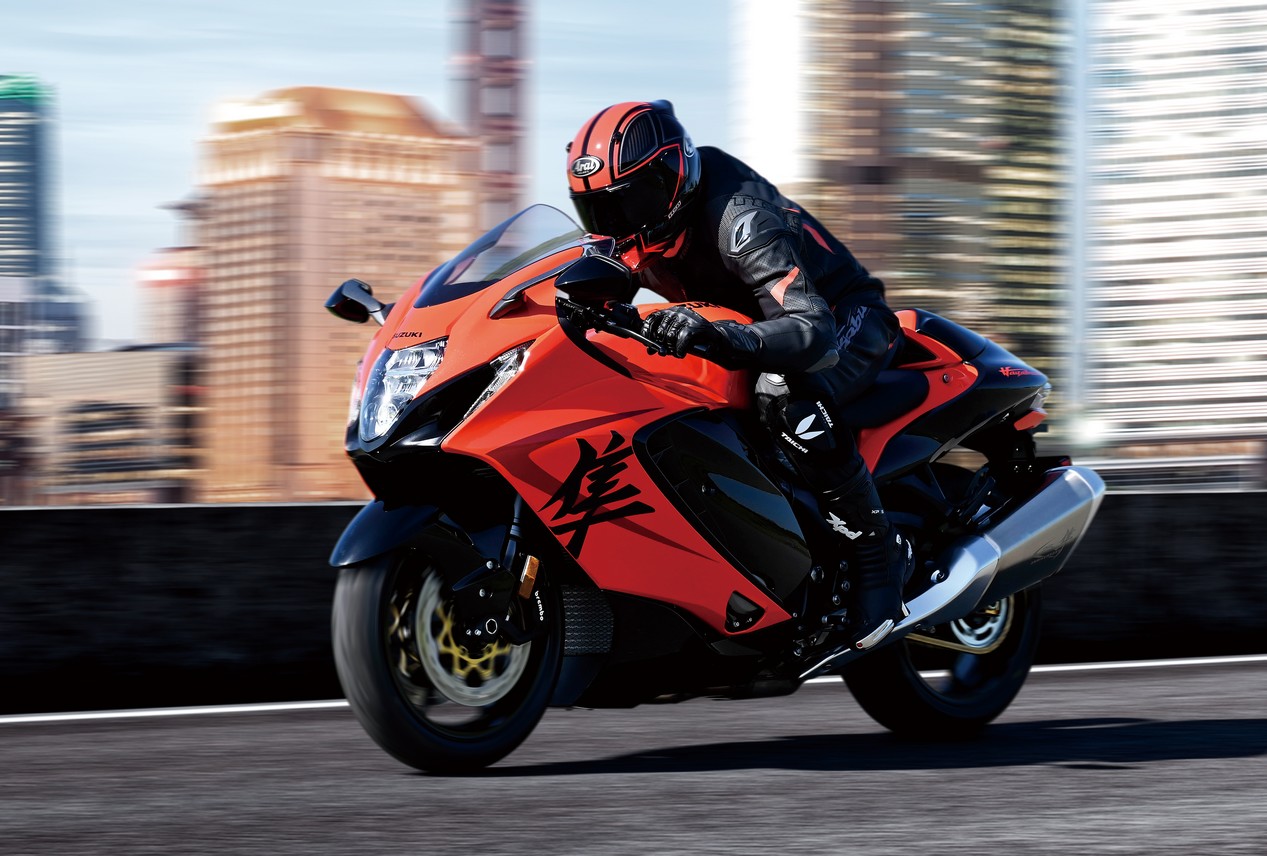Moto orange Suzuki Hayabusa modèle 2026
