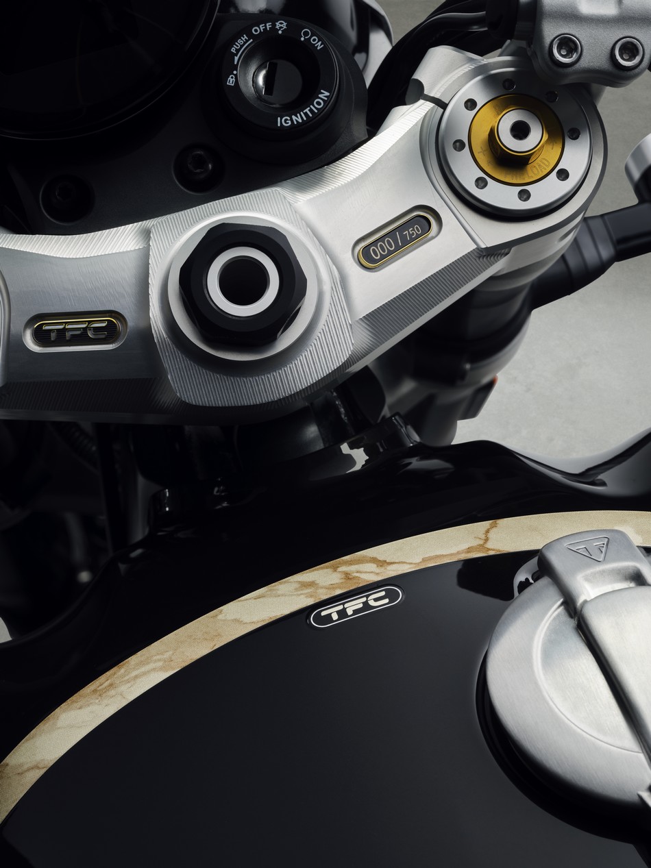 triumph speed twin 1200 tfc 11