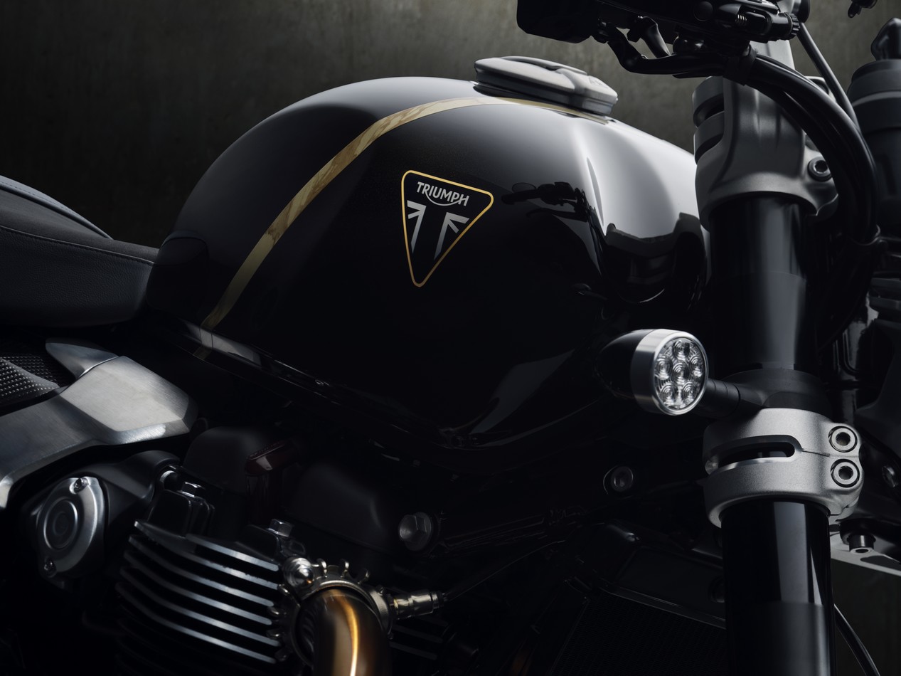 triumph speed twin 1200 tfc 8