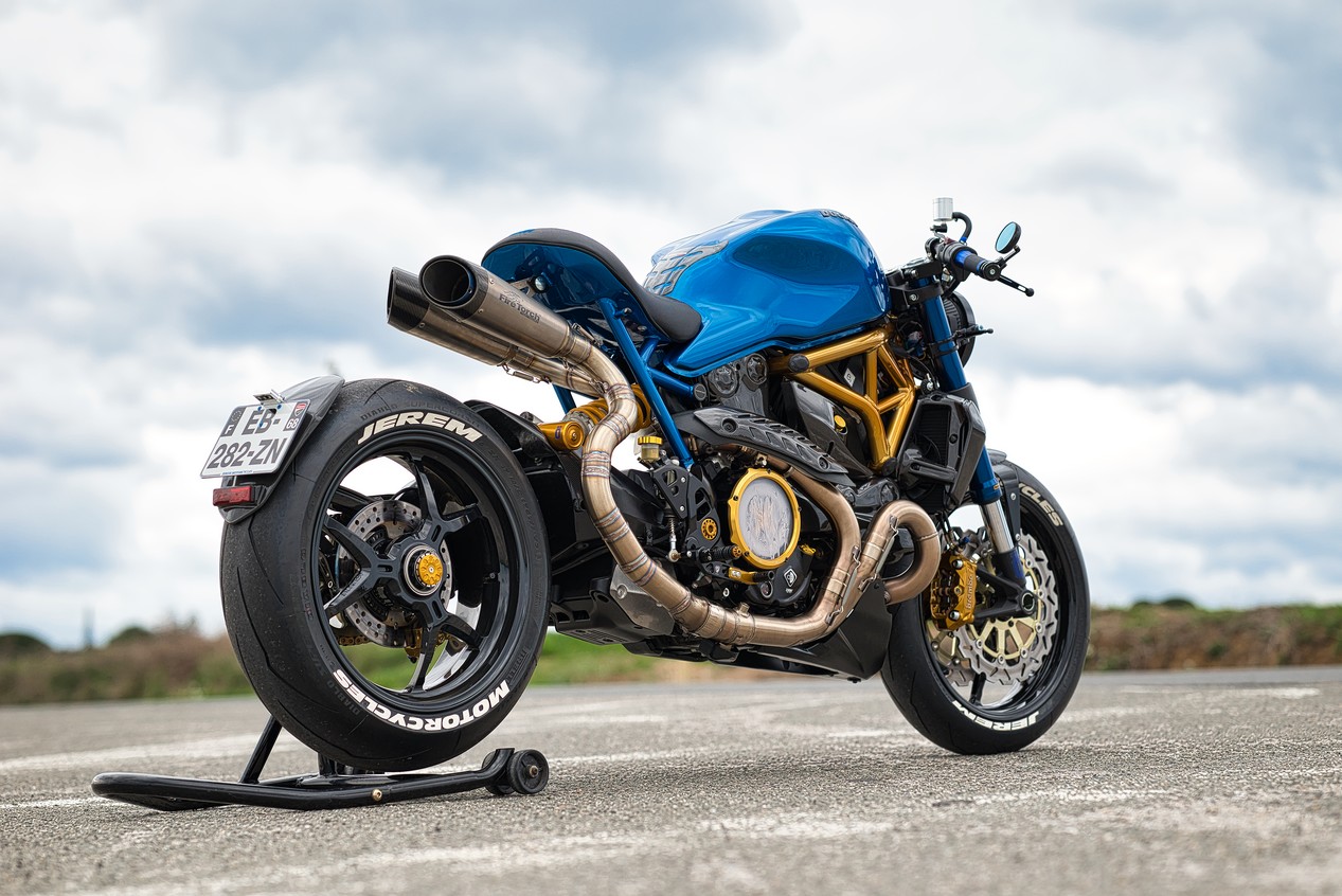 Ducati Monster 821 Icon bleue Alpine