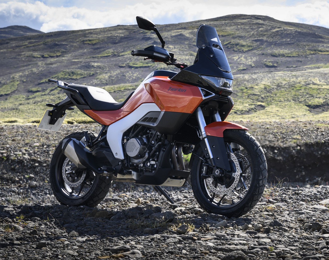 Nouvelle moto Norton Atlas modèle 2026 en couleur orange