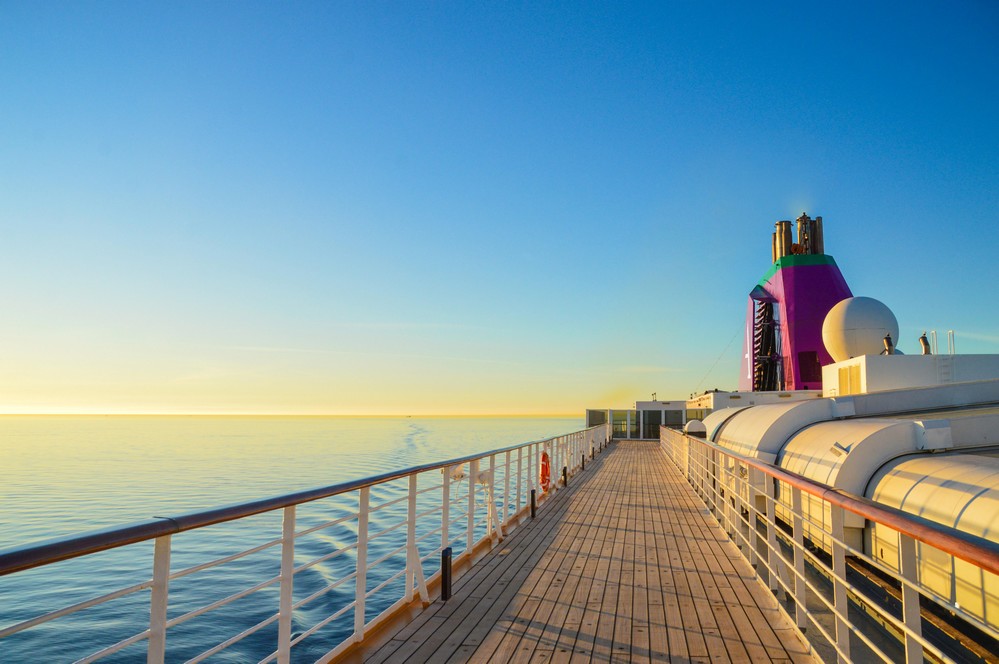 Paquebot de croisière de la compagnie Ambassador Croisières sur l'océan